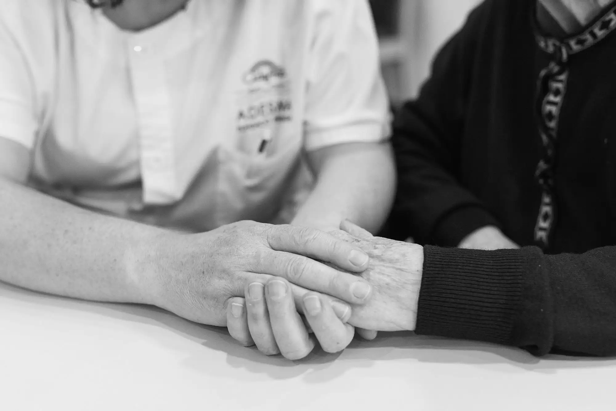 Imatge de capçalera mostrant una persona gran atesa per la fundació