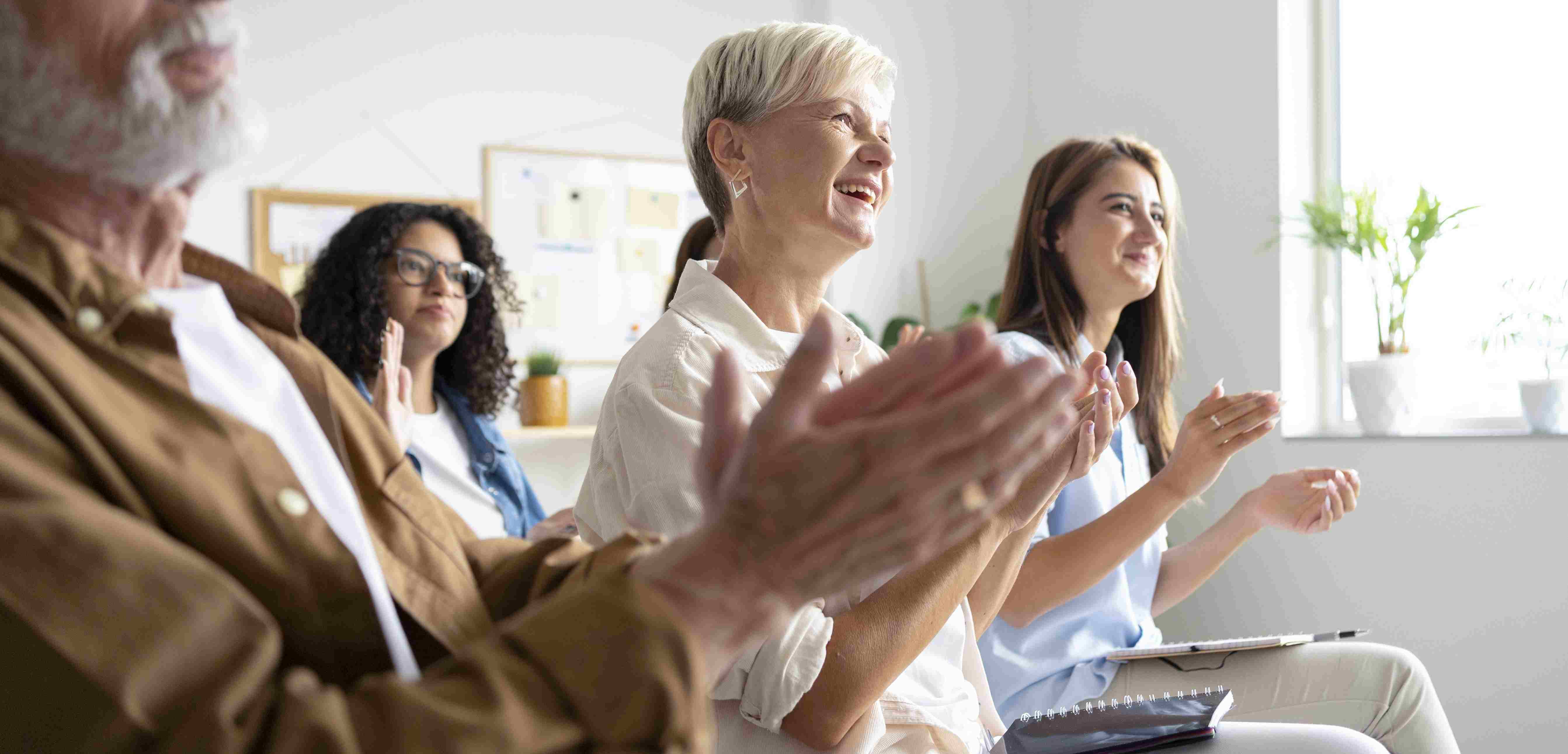 Persones grans jugant